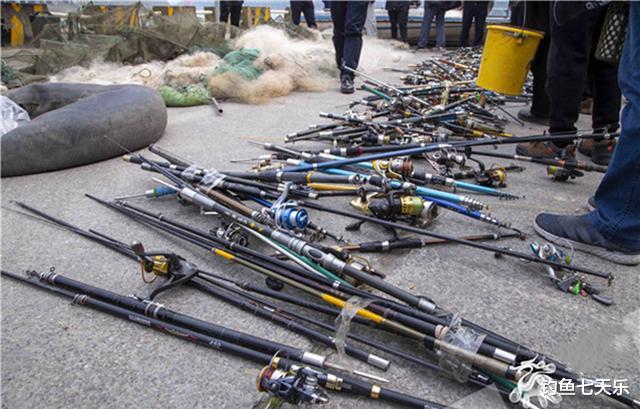 湖南|一根鱼线挂200多枚鱼钩!湖南一男子夜间钓鱼,把自己“钓”了进去