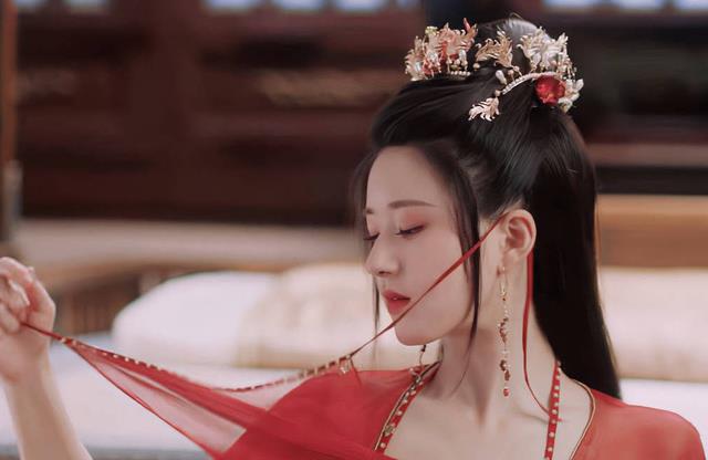 赵露思|《且试天下》:出场就把男主看呆,这才是古装剧头牌该有的颜值