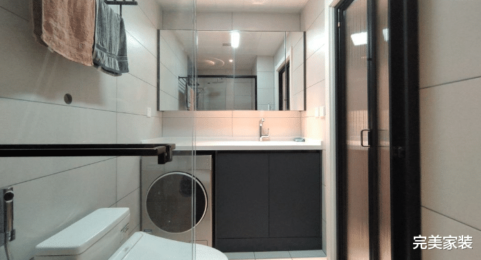 80平的新房子,单身业主利用高级灰+胡桃木,构建简约单身公寓