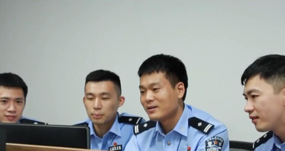 17年温州追风奶奶骑机车爆红,两年后却被举报,粉丝:还我血汗钱