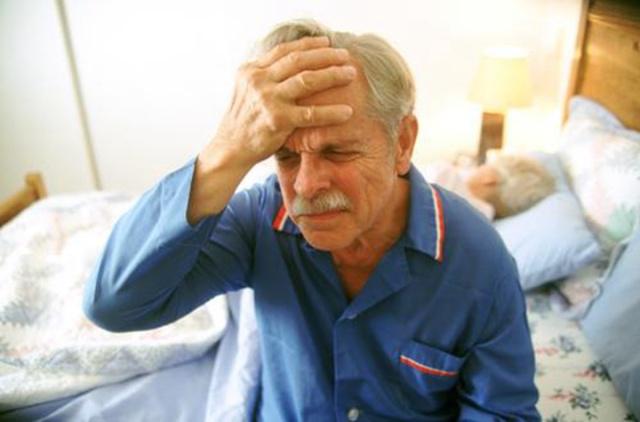 阿尔茨海默病|哈佛研究:睡前的这个坏习惯,或许会让你患老年痴呆的几率翻倍