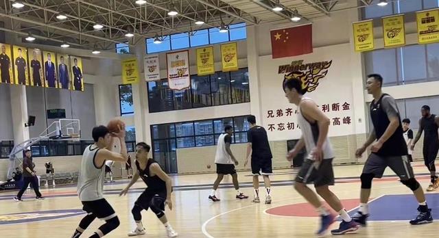 杜锋|广东宏远热身赛！汤杰携手易建联 杜锋打造新组合