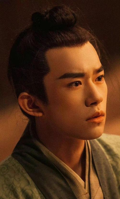 张译|张译发言引争议，易烊千玺主演的《满江红》剧组是英雄的剧组？