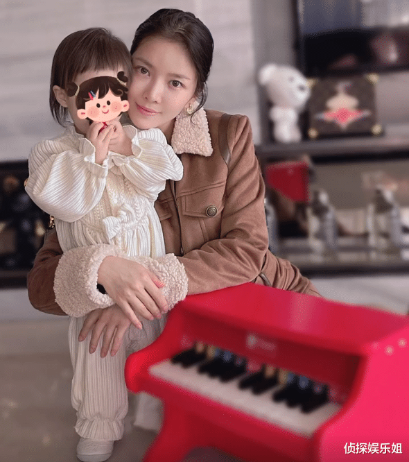 王灿|杜淳女儿被指颜值没继承爸爸，王灿自信护女，还大赞老公很帅