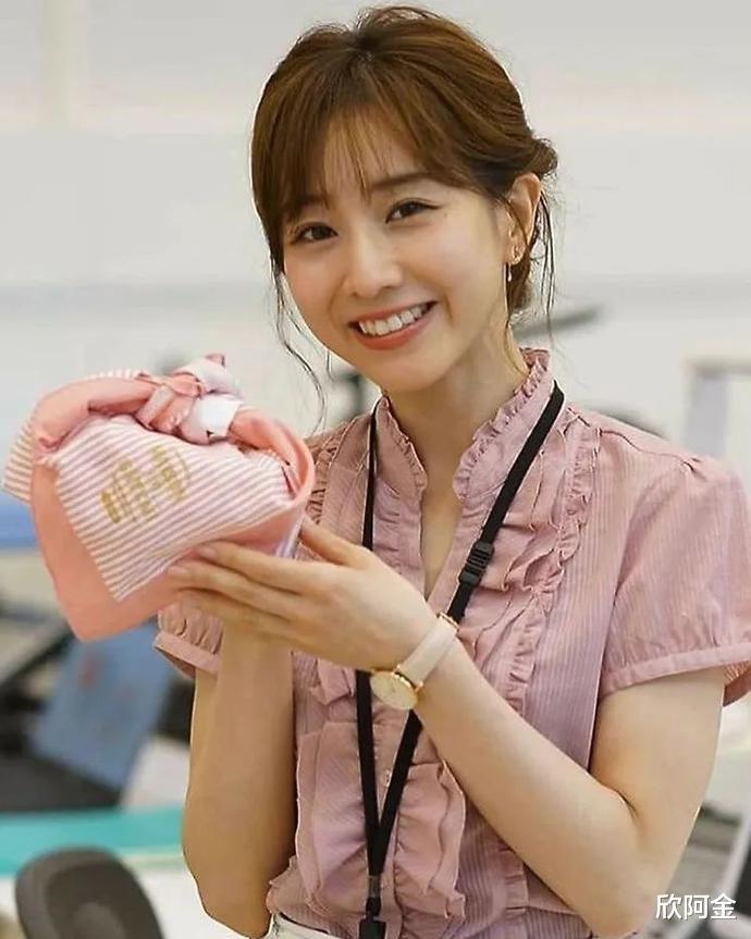 |日本顶级绿茶成功逆袭为“国民女神”!长相可爱身材x感,这谁顶得住?