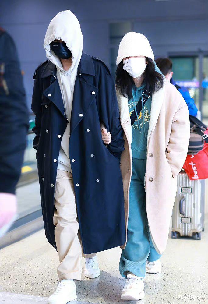 张杰|恩爱如初!谢娜张杰风波后合体高调走机场,穿情侣装举止格外亲密