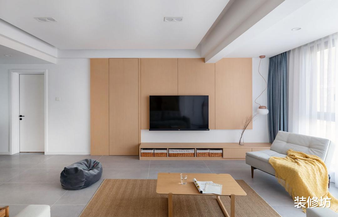 游戏设计者的家，经过改造49平的卧室里，也有了读书的空间