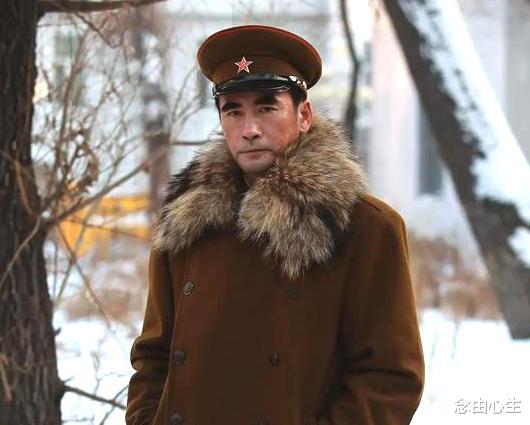 街拍|唐国强拍摄《解放》时,没有人扮演林总,他毛遂自荐