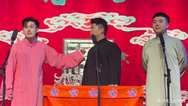 关九海|德云花魁关九海真讨喜，与师哥同台说相声，因表现谦逊引粉丝热议