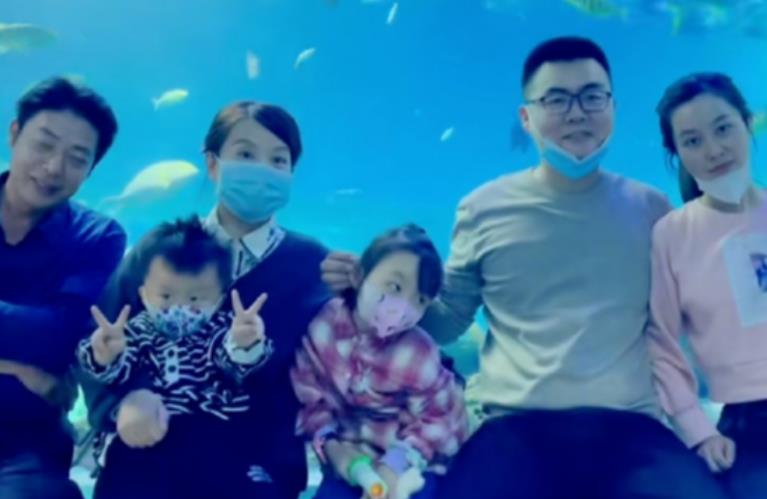 奇奇|田静叫奇奇悦悦起床，小家伙起床火气大，田静妈妈准备餐食太贤惠