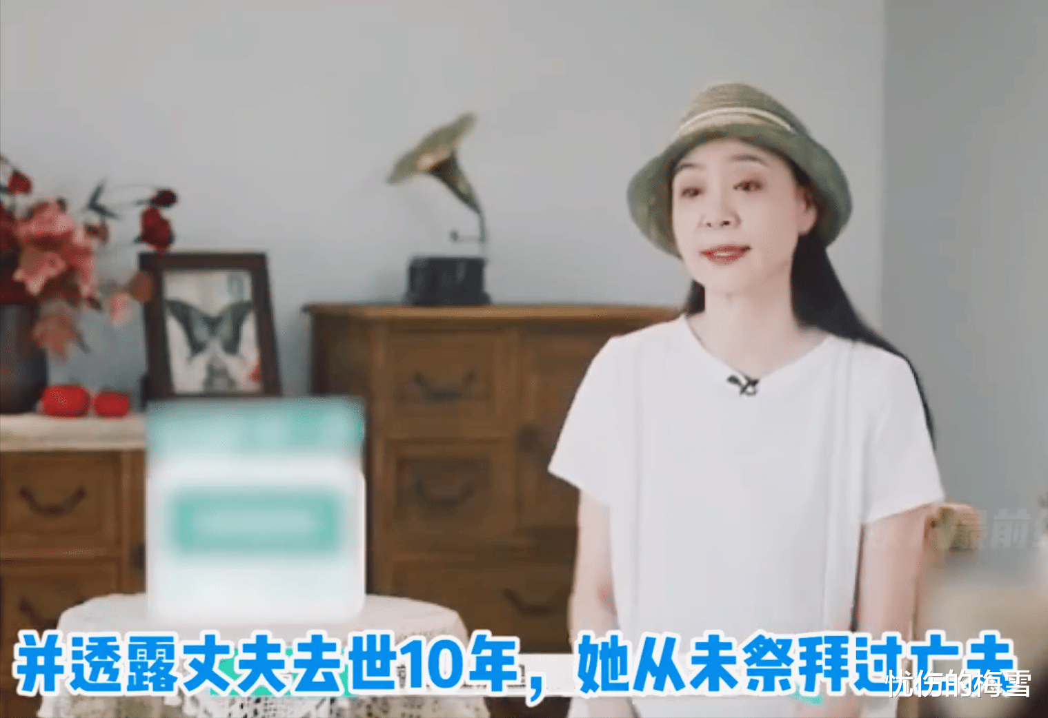 刘雪华|刘雪华的丈夫坠楼，为了躲避悲伤，刘雪华参加完葬礼就去片场拍戏