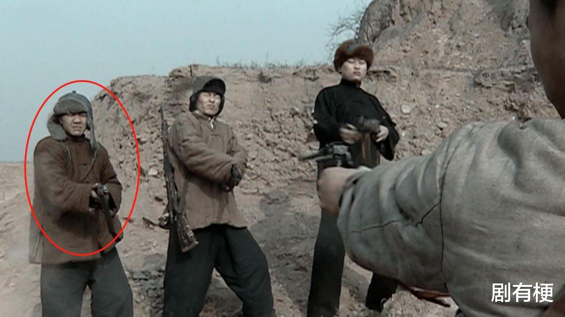 李云龙|亮剑的那些穿帮镜头,魏和尚把李云龙给毙了,楚云飞部队还有间谍