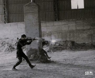 军人|矫揉造作就别尬演女军人，这7位女星告诉你，什么叫“铿锵玫瑰”