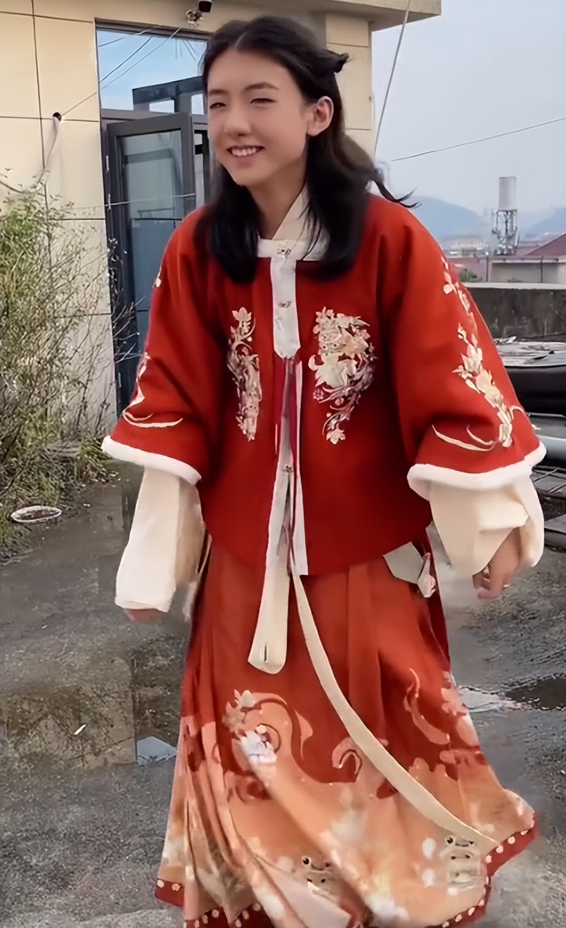 身份证|“全网最美男孩”杰尼辉:比女生还美是啥体验?