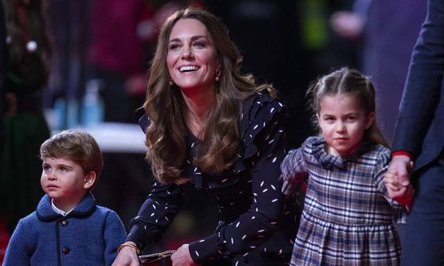 夏洛|6岁的夏洛特像一枚小变色龙！人前文静大方，人后鬼马精灵，萌翻了