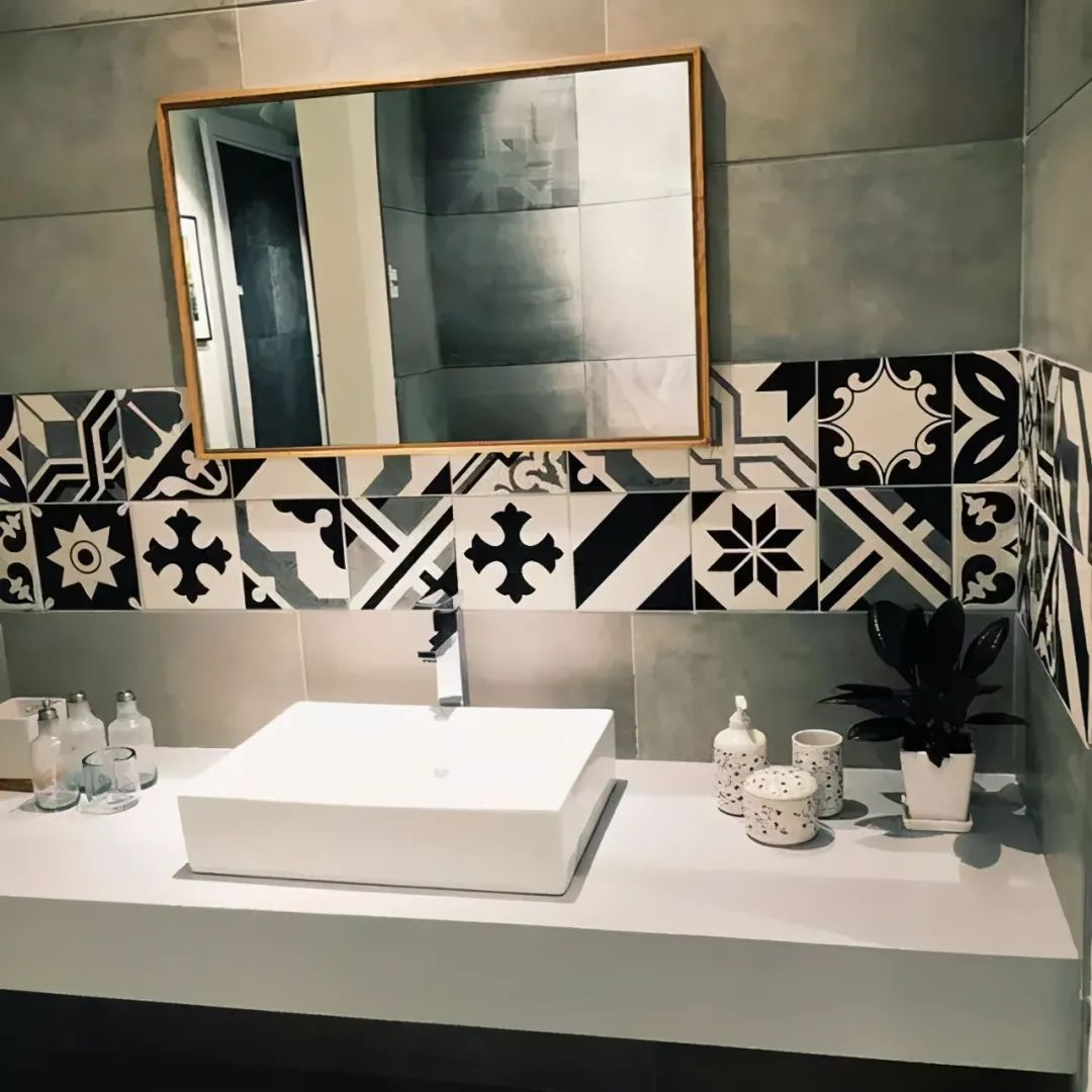 砖砌的洗手台,比千篇一律的成品好看太多,防水又耐用