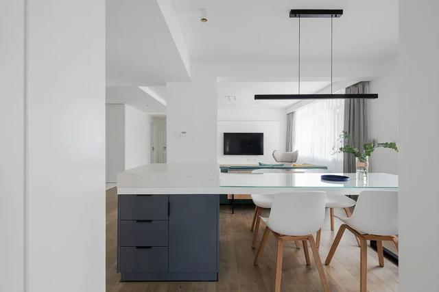 140㎡现代简约,空间洁净朴素,家具文艺舒适,惬意从容又高级