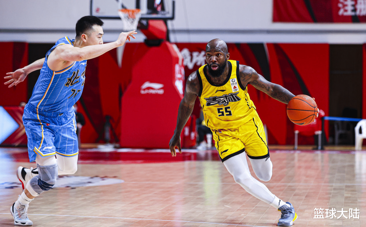 王骁辉|北京首钢阵容大调整！雅尼斯更换小外援，重启王骁辉
