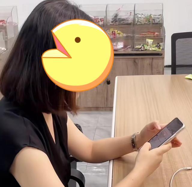 上海一家八口都不出去上班,每天除了带娃就是吃,网友称:家里有矿