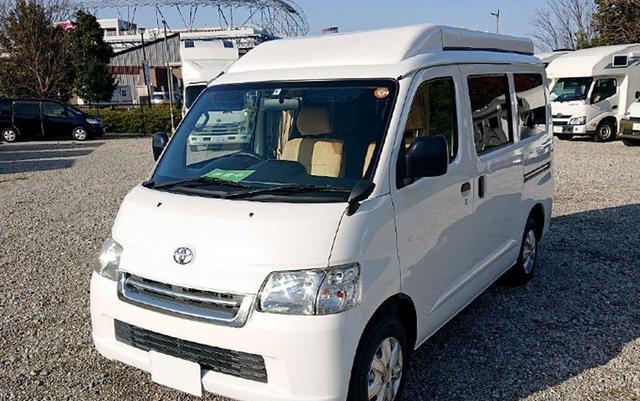 内饰简单人人都会改,丰田面包升顶小房车,上下床设计隐藏厨房