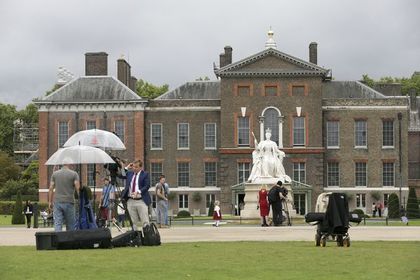 甘比|香港首富甘比怀第三胎，凯特王妃孕吐严重亲妈相伴，她们不会自杀