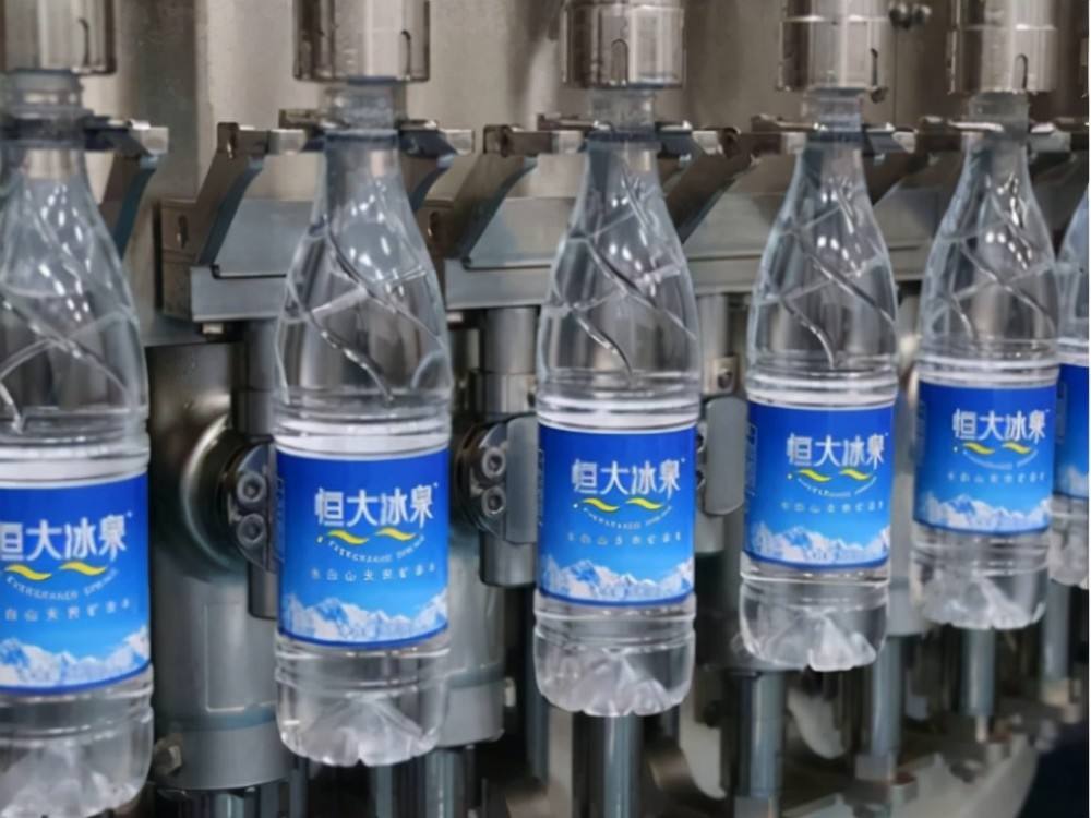 混得“最失败”的瓶装水,花60亿打广告亏了40亿,无奈溃败离场