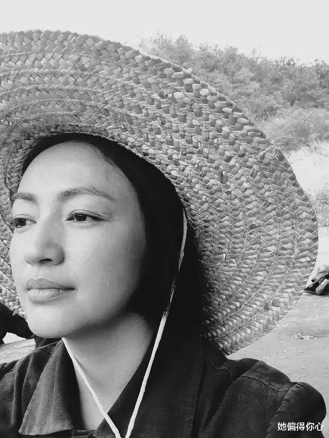 许晴|“一把年纪还装嫩的老女星”关掉滤镜少女秒变奶奶