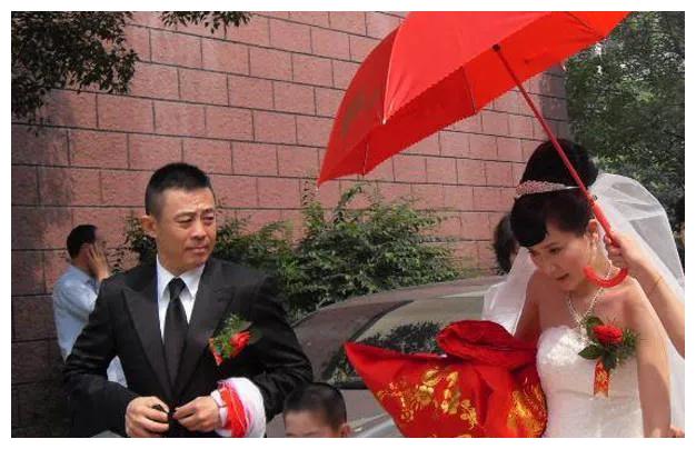 杨超越|潘雨辰：24岁爆火，嫁大11岁侯勇，3年后离婚独自带女