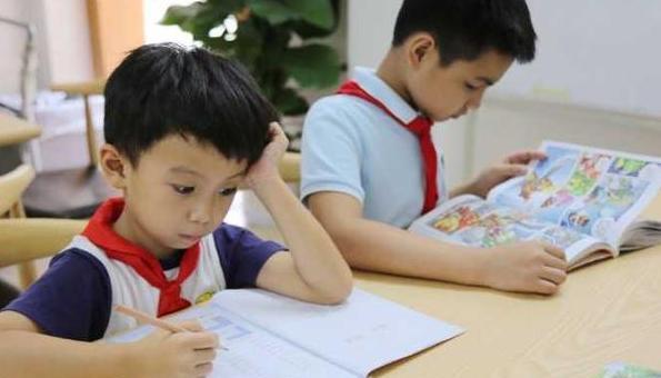 教师|小学生考试成绩优异，家长朋友圈炫耀能上名校，不料被网友泼冷水