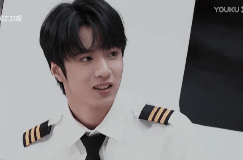 刘耀文|吴彤综艺为了刘耀文P时间？粉丝：集体改了时间，别拉人下水