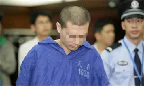 2005年,女子与情夫偷欢,过程中误拨电话给丈夫,因一句话酿悲剧