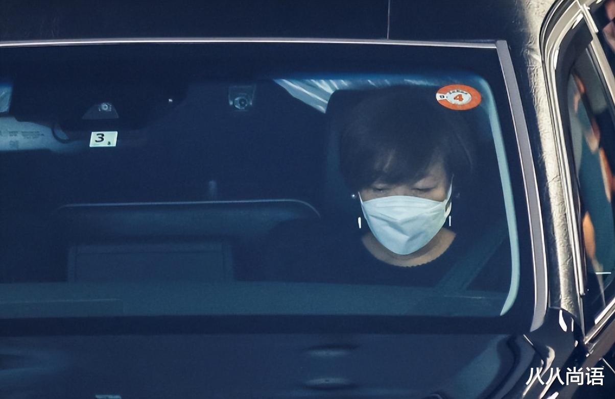 安倍晋三|安倍晋三灵堂照曝光，天皇夫妇也公开悼念