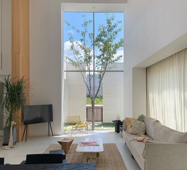 198的独栋别墅，全屋装修舒适清爽，只住一人一狗，让人羡慕不已