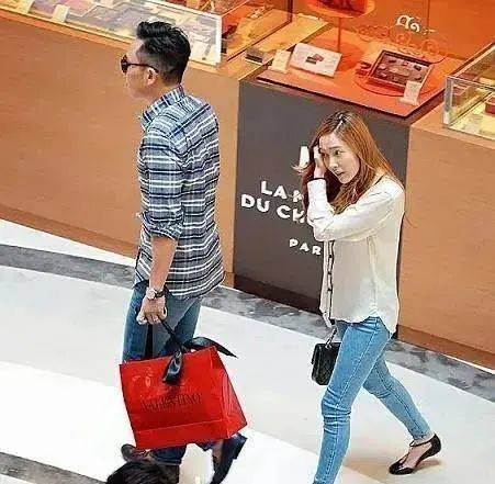 郑秀妍|郑秀妍要参加《浪姐3》?曾是插足阿娇恋情,为躲狗仔狼狈逃跑摔进垃圾堆!