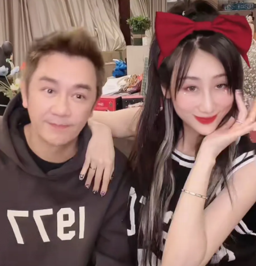 陈浩民|蒋丽莎今非昔比了?直播时不开心甩脸走开,陈浩民大气都不敢出!