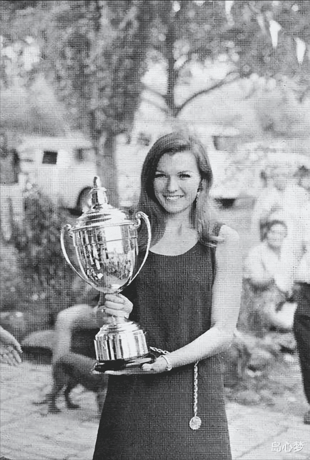 伊隆·马斯克|贾斯汀:为马斯克怀孕三次,生下六个孩子,离婚只分得200万美元