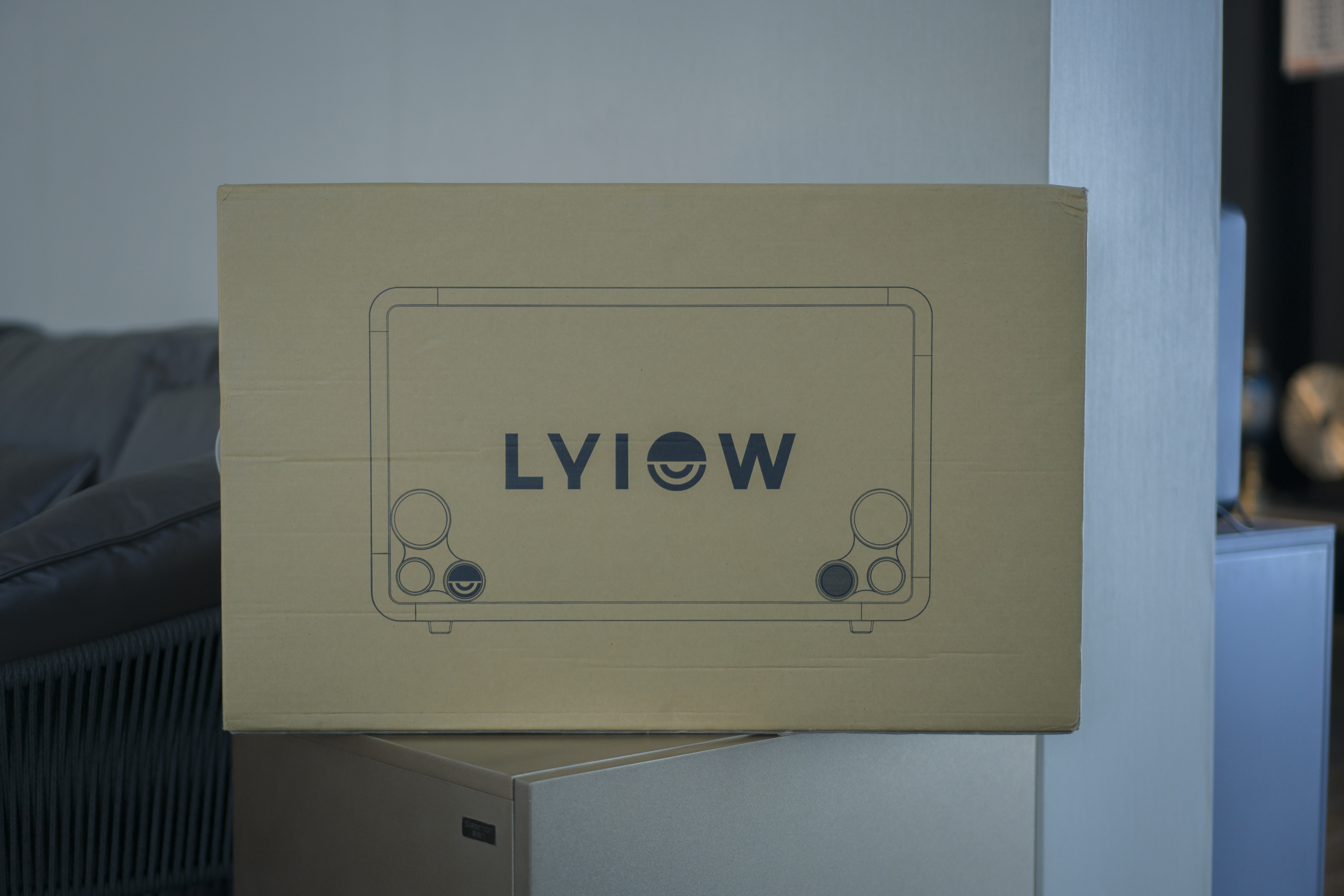 卡萨帝|悬浮的歌词蓝牙音箱,颜值、音质均优秀,还支持投屏!