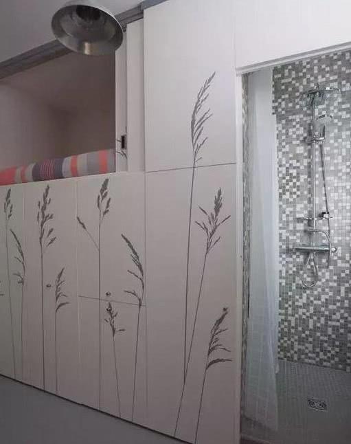 闺蜜在香港的8平米豪宅,平时就睡在衣柜里,卫生间保证你没见过