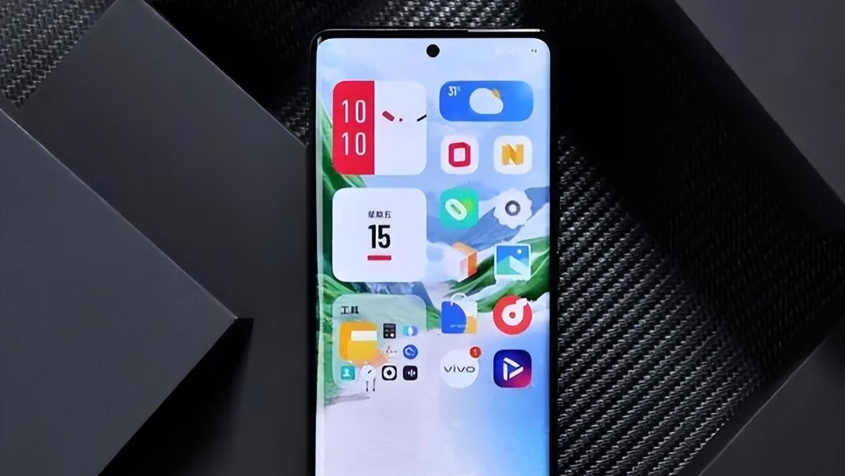 iqoo|最强快充手机，旗舰销售破亿，12G+512G更受欢迎