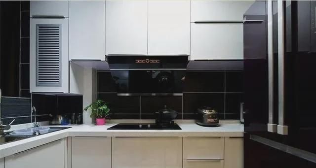 新房装修砸了几十万，晒朋友圈都夸土豪高大上，心里倍儿有面子！