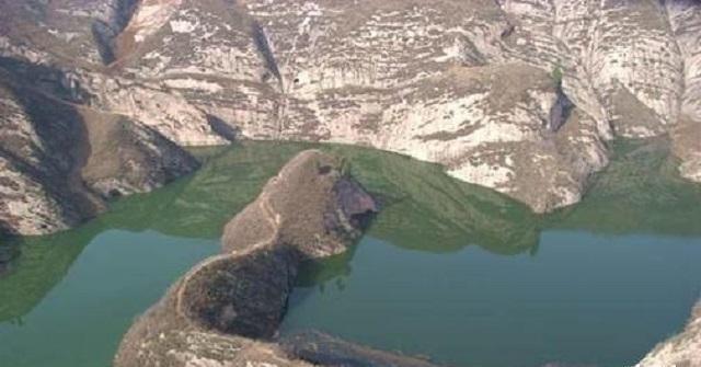 丽江旅游|中国无名蛇岛，栖息2万多条毒蛇，政府每天送吃送喝却从不开放！