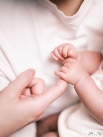 吴中天|吴中天结婚7年得女「宝宝紧抓妻子头发」 大笑2声：终于有人治你