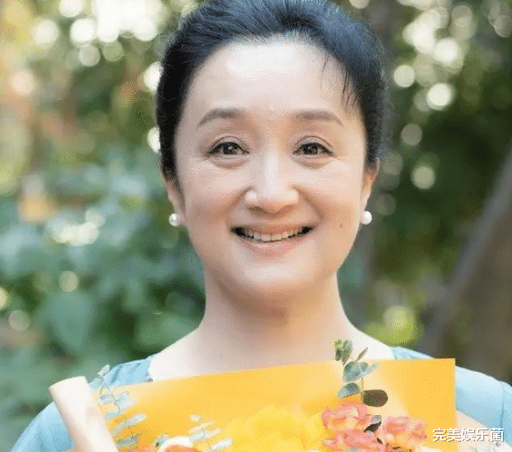 杨昆|60岁杨昆现状悲惨，别墅被卖靠2500退休金生活，因无娃而感到遗憾