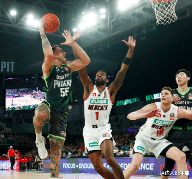 周琦|NBL-凤凰险胜野猫 周琦5投5+3帽顶翻对手暴扣最后6分钟被弃用
