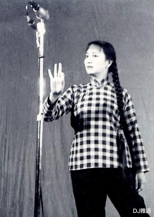 王晓棠|美丽女兵王晓棠，25张精修靓照欣赏，真正的女神，从来都不矫揉造作