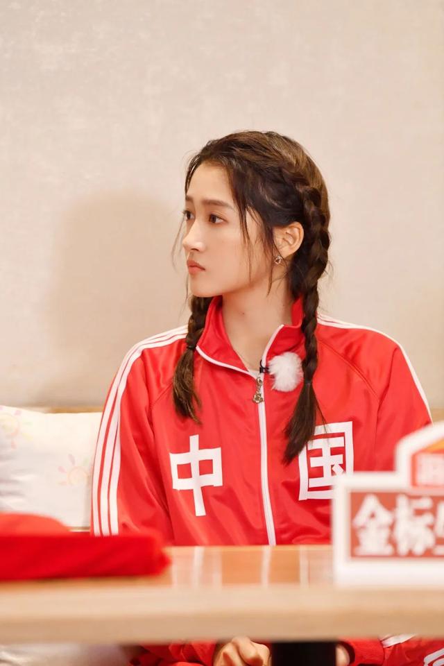 关晓彤|大骨架美女如何极致显瘦？关晓彤算是把身材优势玩明白了