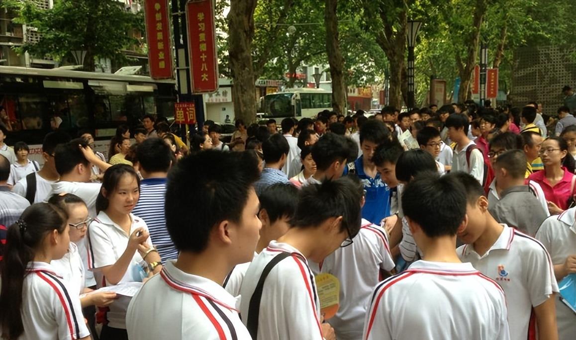 中考|“普高都上不了，就该去技校”，某家长的话引众怒，你是有多不懂