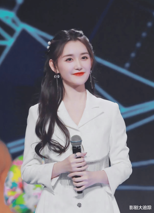 王源|王源《灿烂》还没拍完，新剧就已无缝衔接，女主是比任敏还惊艳的她