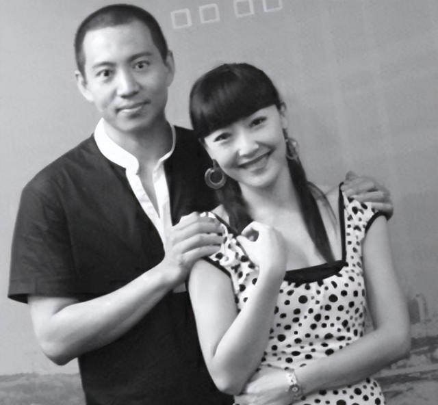 阿斯茹|演员阿斯茹: 怀孕后男友瘫痪, 不离不弃照顾他8年, 未办婚礼成遗憾