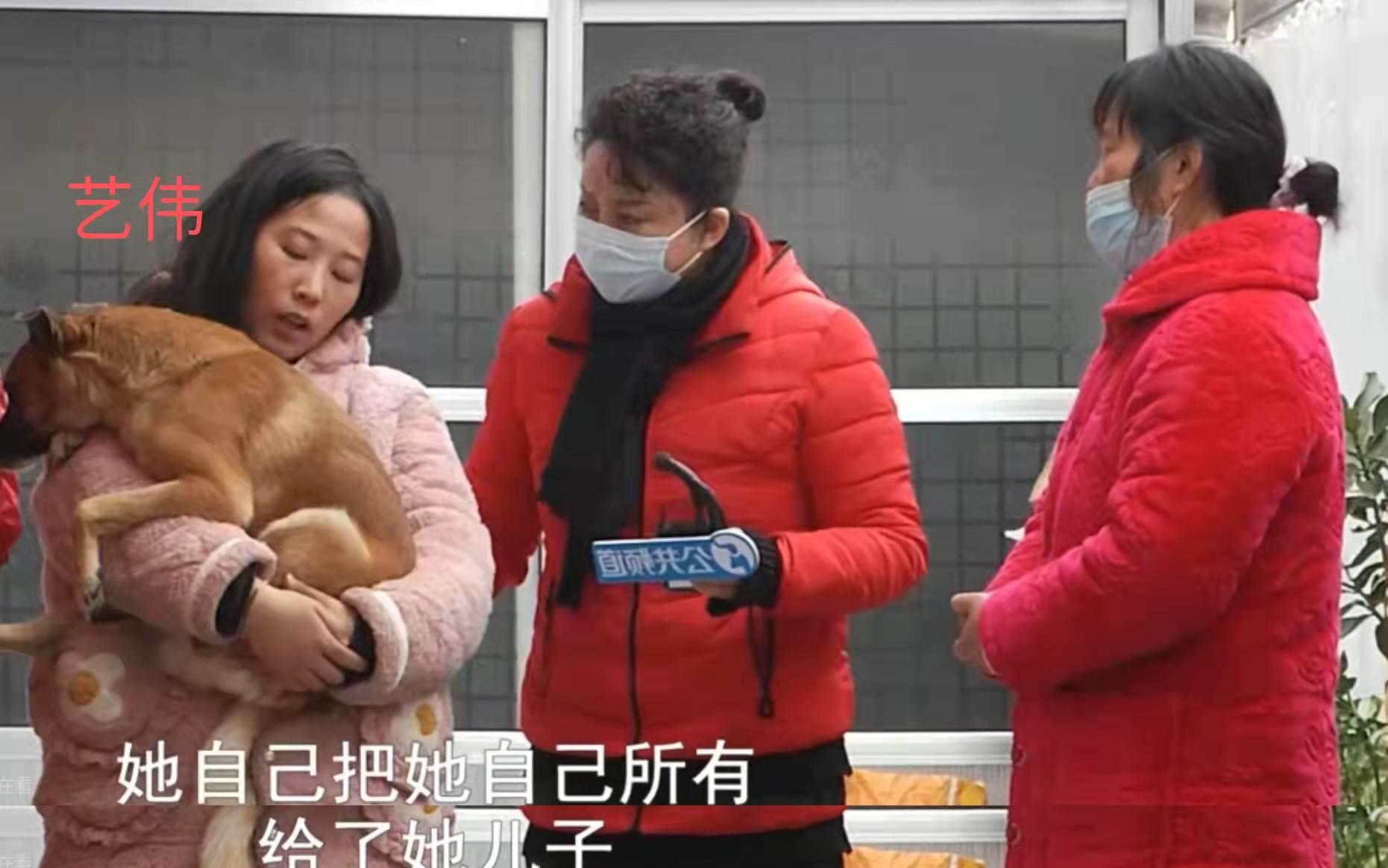 女孩辛苦打工攒下20万,被父亲拿走给儿子开店,五年后女孩崩溃